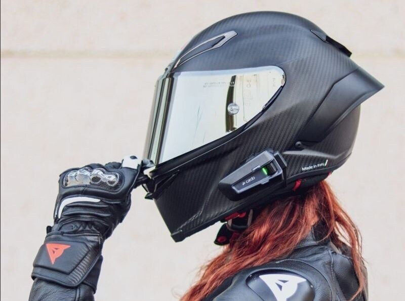 Interfono moto: il problema del volume e la distrazione